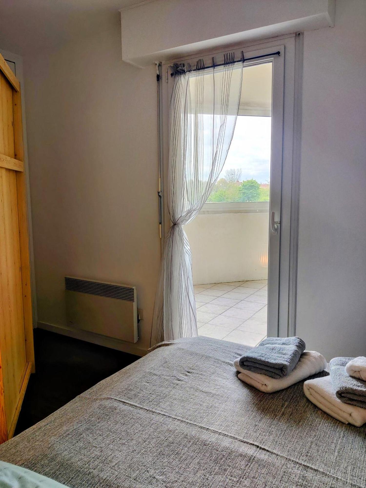 Appartement Spacieux Refait A Neuf - 4 Pers - Vue Sur L'hippodrome *